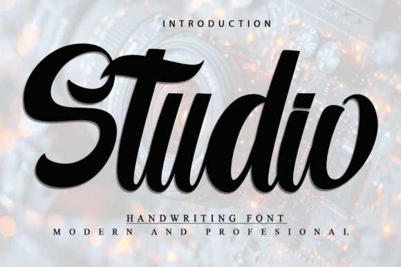 Studio: A Beautifully Flowing Script Font for Modern Web Design